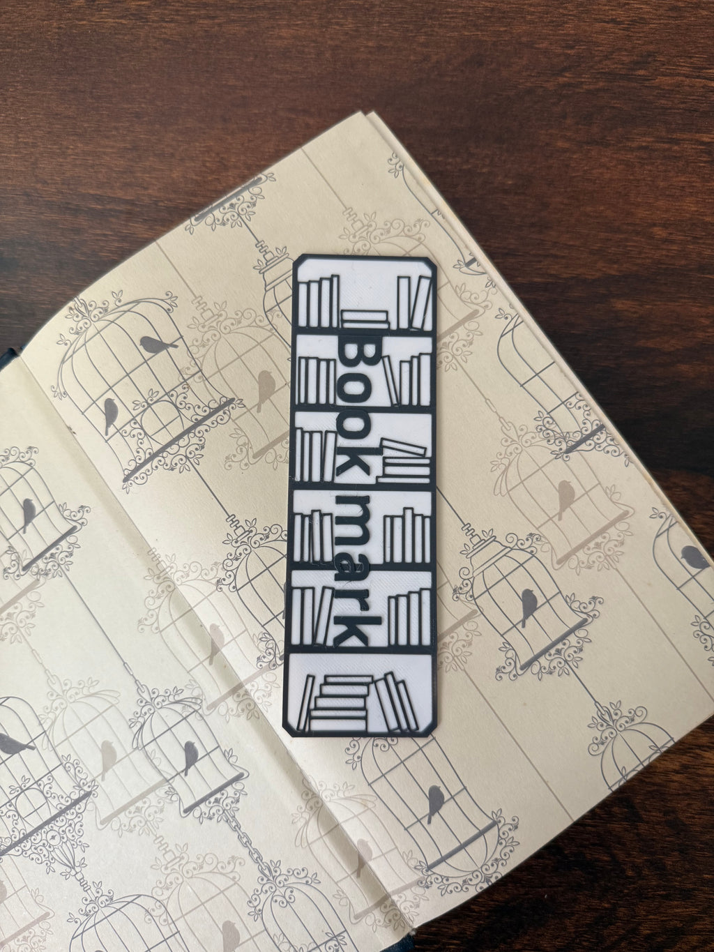 Shelfie – The Bookshelf Bookmark