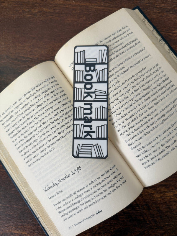 Shelfie – The Bookshelf Bookmark